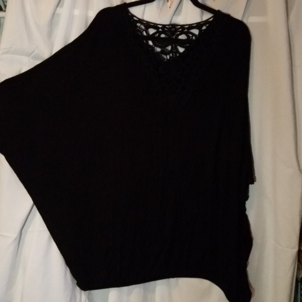 Batwing and crochet t-shirt